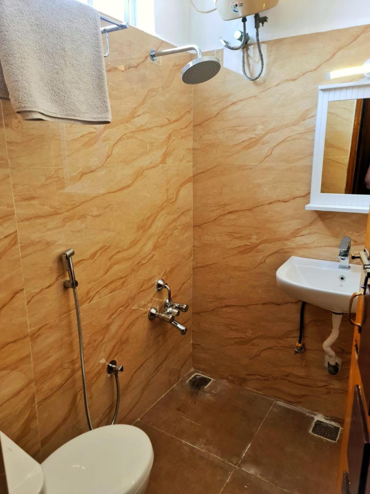 Appartement Ramana Towers à Tiruvannāmalai Extérieur photo