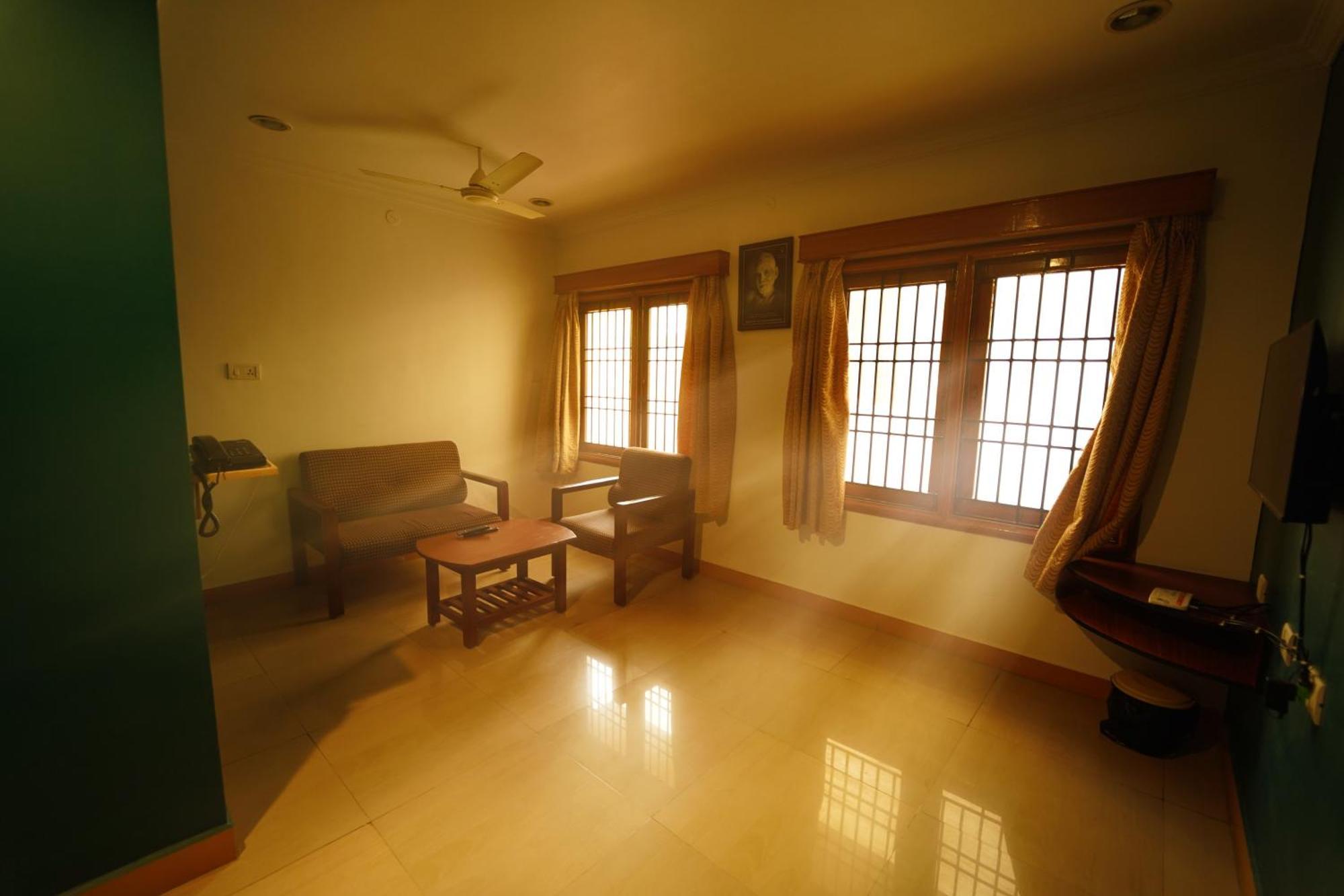 Appartement Ramana Towers à Tiruvannāmalai Extérieur photo